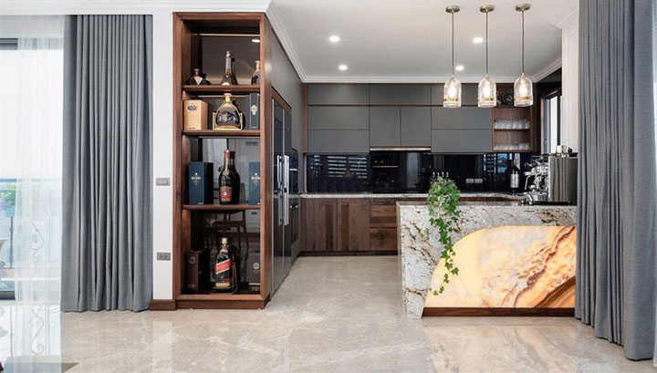 Tủ bếp màu gỗ óc chó