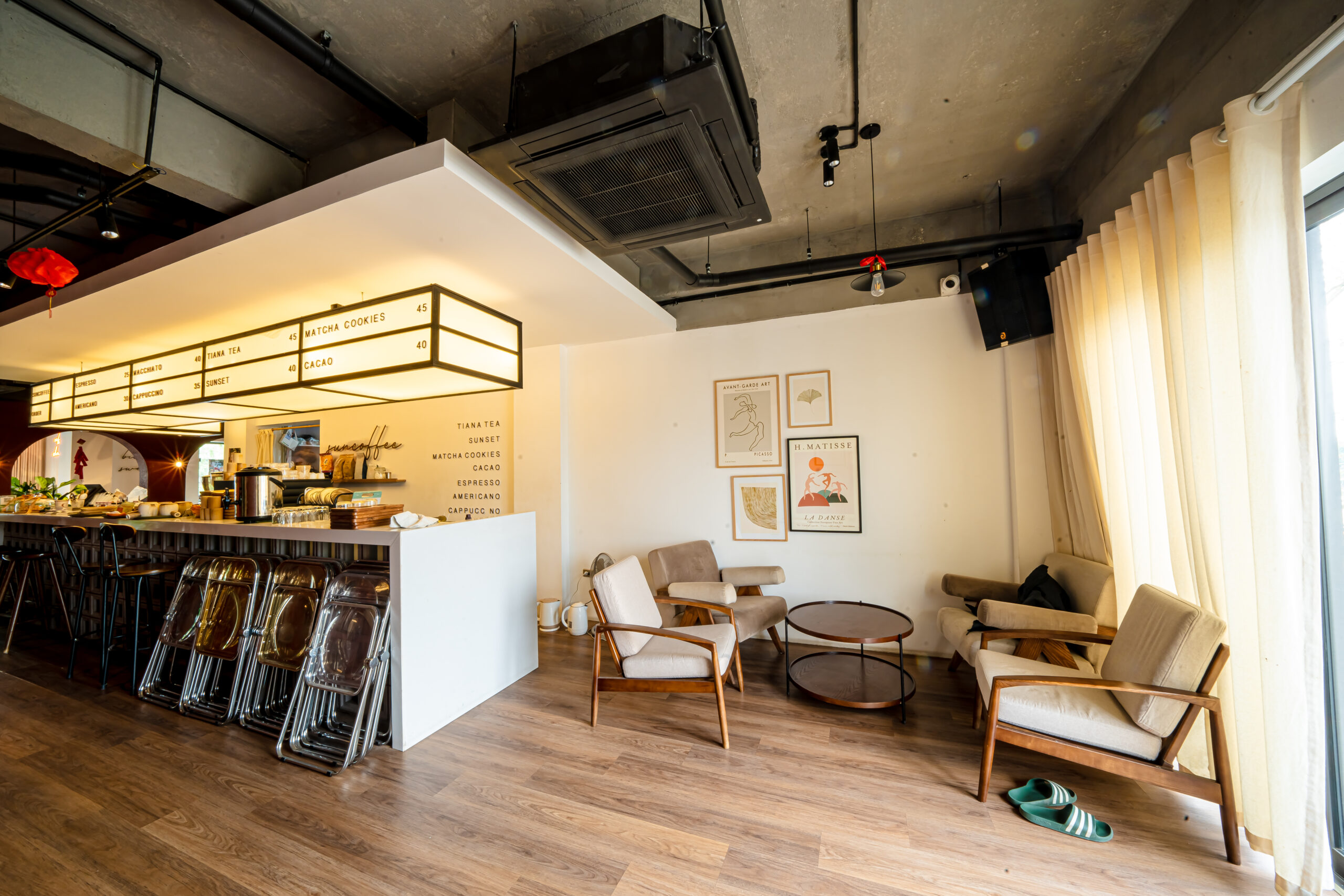 thiết kế và thi công nội thất quán cafe Sun & Moon