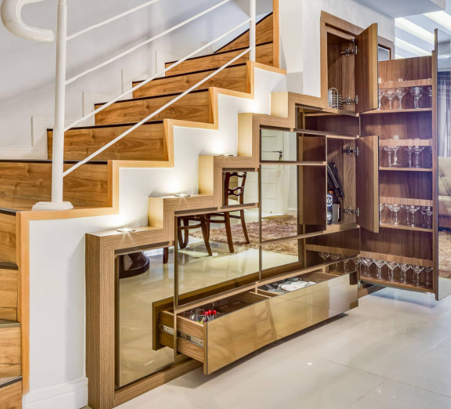 Vách ngăn cầu thang kết hợp tủ rượu